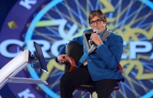  Host Amitabh Bachchan recreating the Agneepath aura