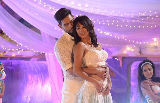 Keith-Rochelle's SIZZLING performance in Bigg Boss 9 finale