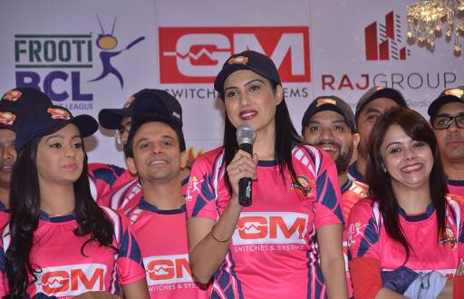 Kamya Punjabi introducing her team players