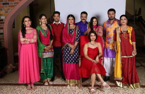 Munni's family pose along with producer Rashmi Sharma