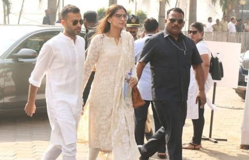 B-Town pays their last respect to Sridevi at her funeral 