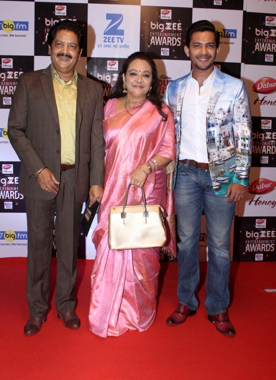 Udit Narayan, Deepa Narayan and Aditya Narayan