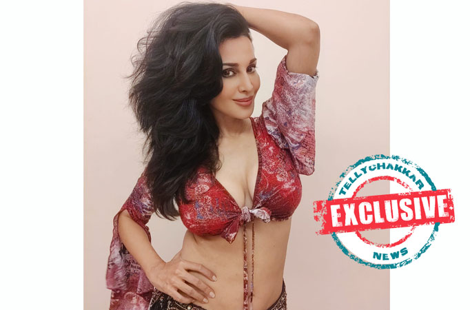 Flora Saini-exl