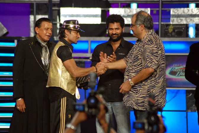 Boney Kapoor congratulates the winner Salman