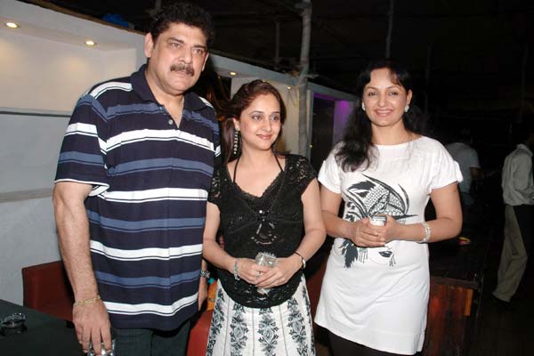 Pankaj Dheer , Mrinal Kulkarni , Upasna Singh