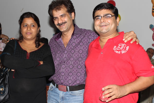 JD Majethia with wife and Deven Bhojani