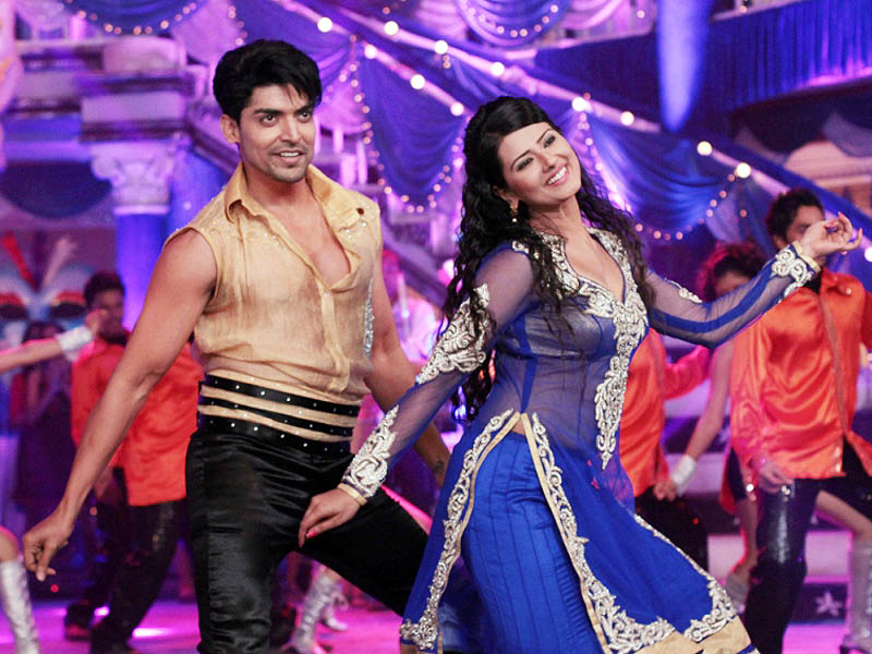 Gurmeet Choudhary and Kratika Sengar