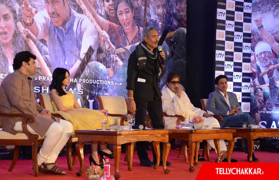 Siddharth Roy Kapur,Amrita Rao,Prakash Jha,Amitabh Bachchan and Manoj Bajpai