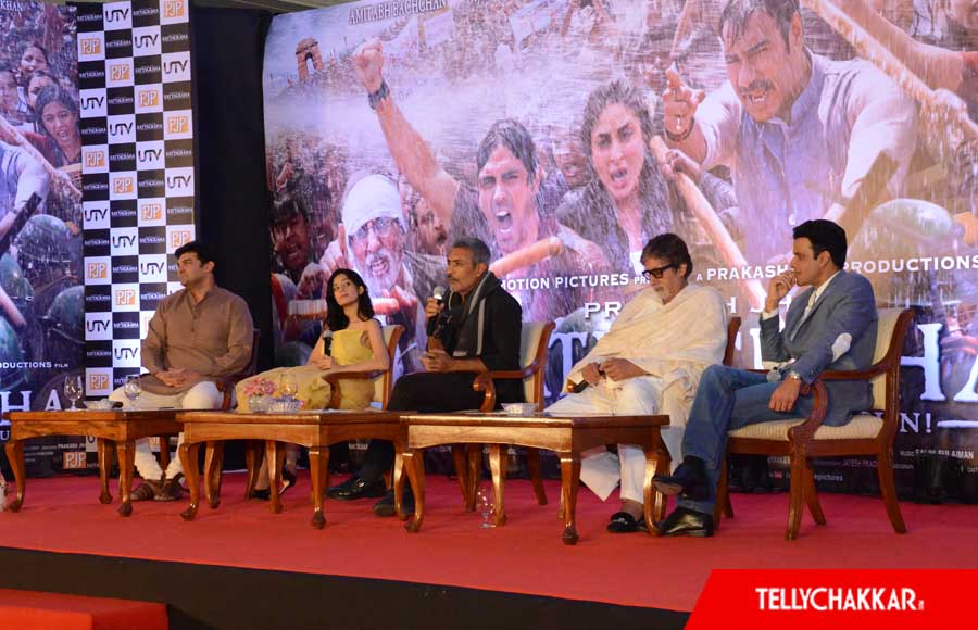 Siddharth Roy Kapur,Amrita Rao,Prakash Jha,Amitabh Bachchan and Manoj Bajpai