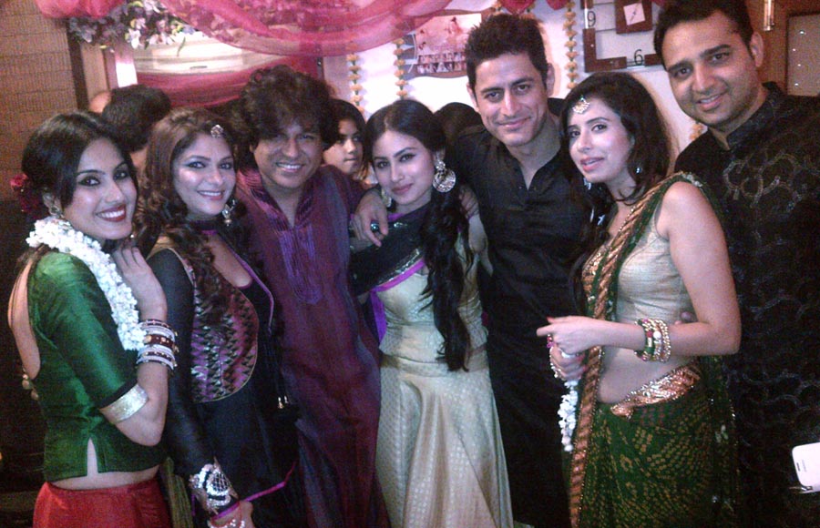 Kamya Punjabi, Neerusha, Nikhil Sinha, Mouni Roy, Mohit Raina, Charu Asopa, Romanchak Mehta