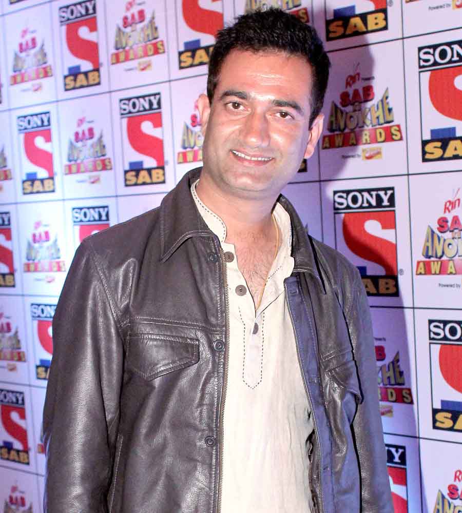 Abbas Khan on the red carpet at SAB Ke Anokhe Awards