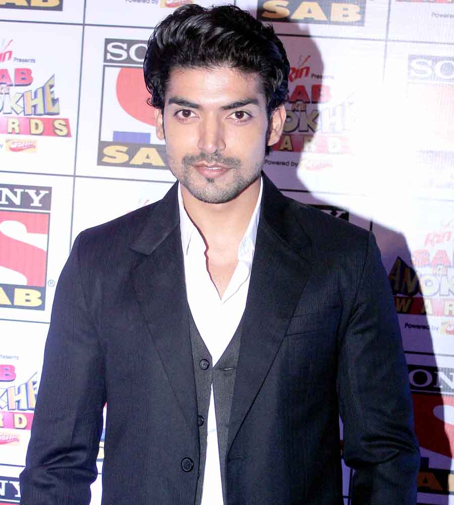 Gurmeet Choudhary on the red carpet at SAB Ke Anokhe Awards