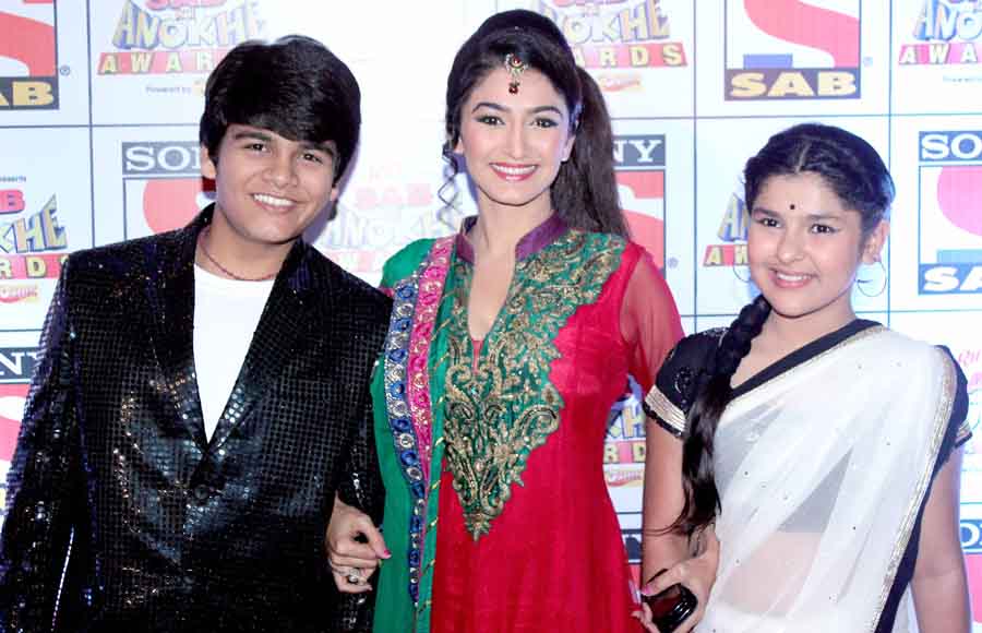 Neha Mehta with Bhavya Gandhi & Nidhi Bhanushali on the red carpet at SAB Ke Anokhe Awards