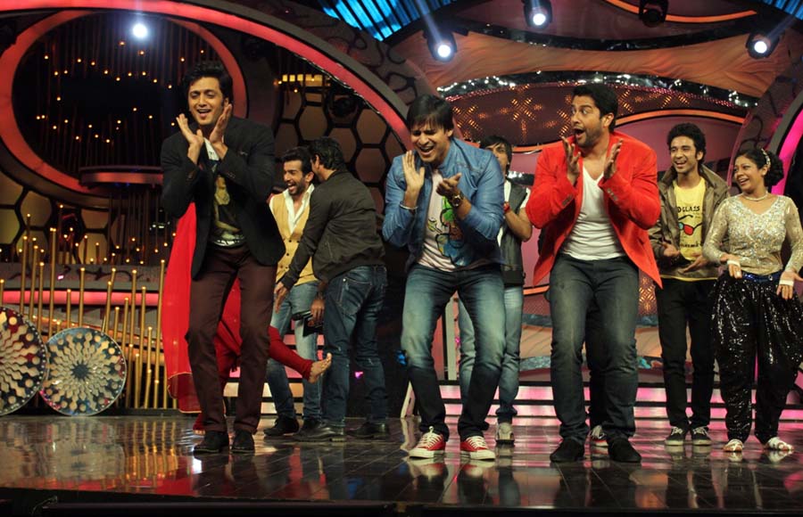 Aftab, Viveik and Ritesih on the sets of DID Super Moms