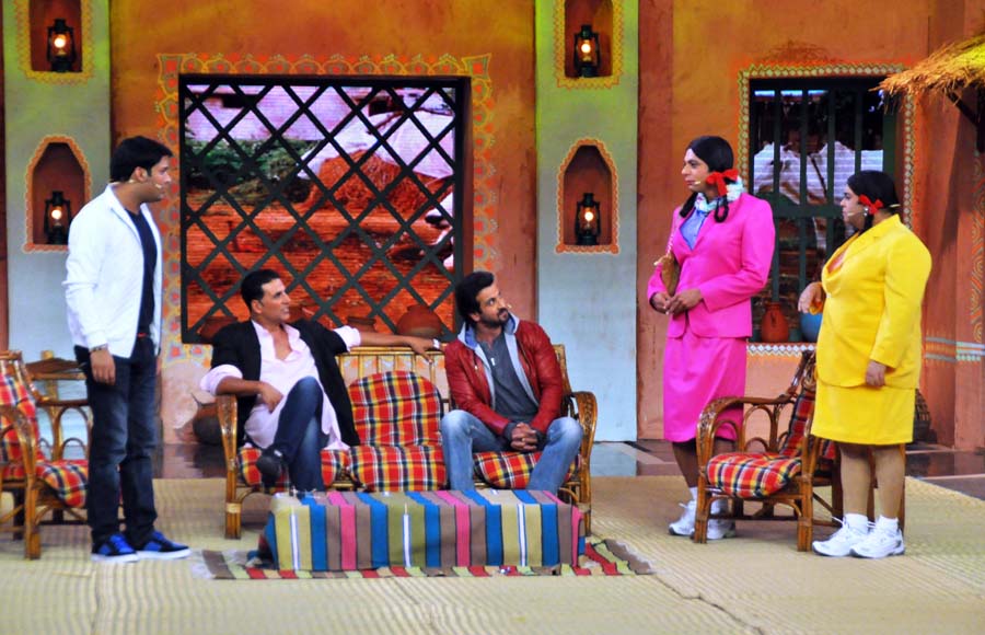 Akshay Kumar and Ronit Roy on the sets of Comedy Nights With Kapil