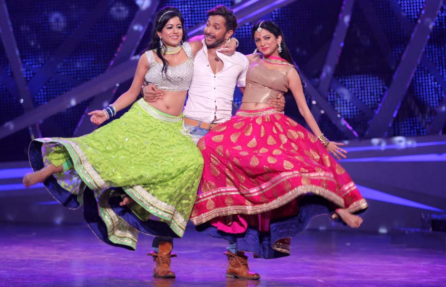 Terence Lewis performing with Star Plus' bahus