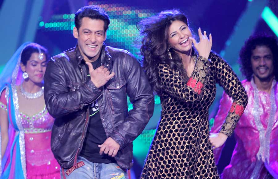 Salman Khan and Daisy Shah shaking a leg on Nach Baliye 6