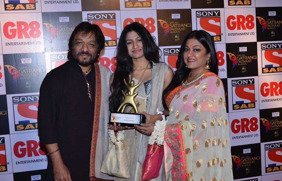 Singer Roop Kumar Rathod with wife Sonali Rathod and daughter Riva