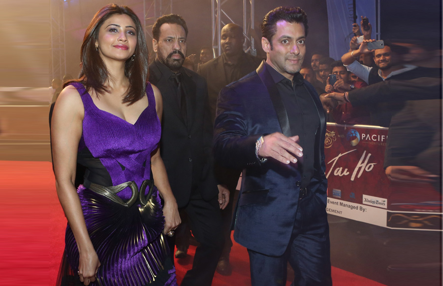 Salman Khan and Daisy Shah at Dubai for Jai Ho Premiere