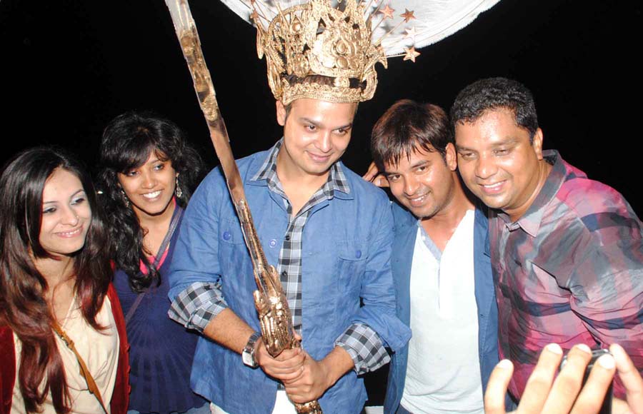 Producer Siddharth Tewari celebrates his birthday with the cast of Mahabharat