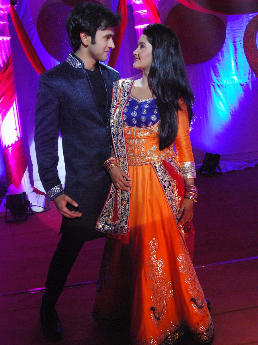 Song and dance sequence in Aur Pyaar Ho Gaya (Zee TV)