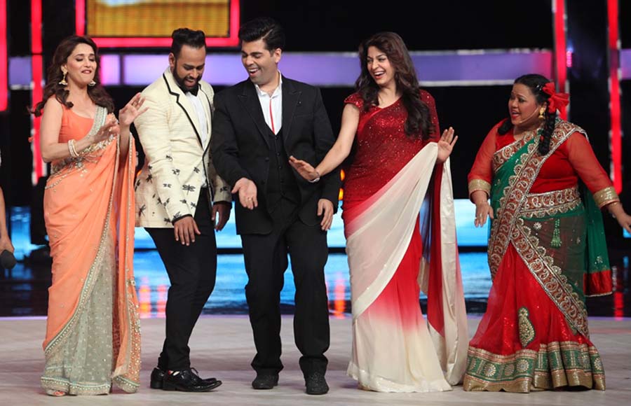 Karan dancing with Juhi and Madhuri