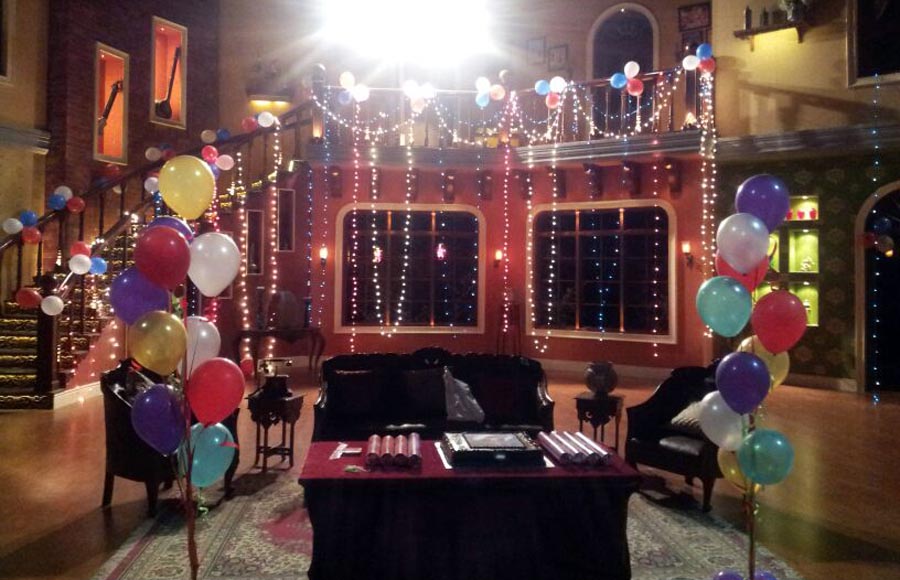 Kapil Sharma celebrates his birthday on the sets of Comedy Nighs with Kapil