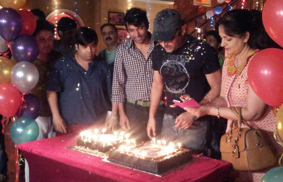 Kapil Sharma celebrates his birthday on the sets of Comedy Nighs with Kapil