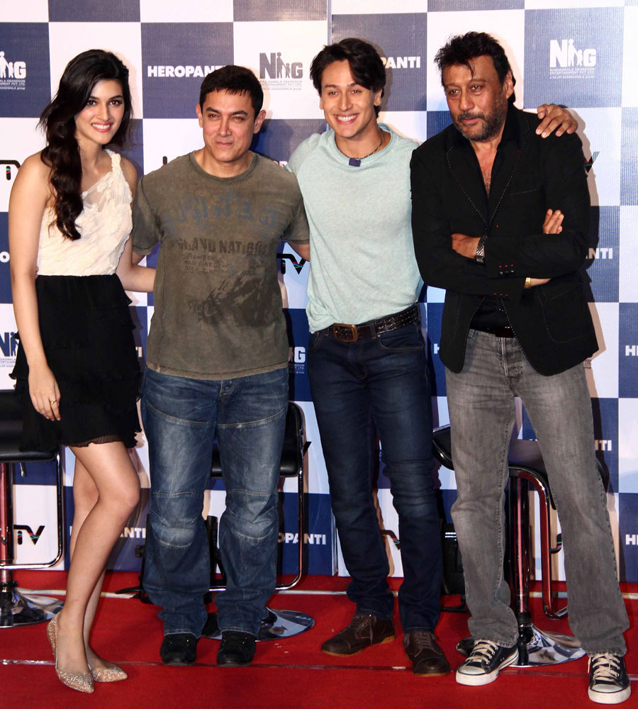 Tiger Shroff and Kriti Sanon with Aamir Khan, Jackie Shroff