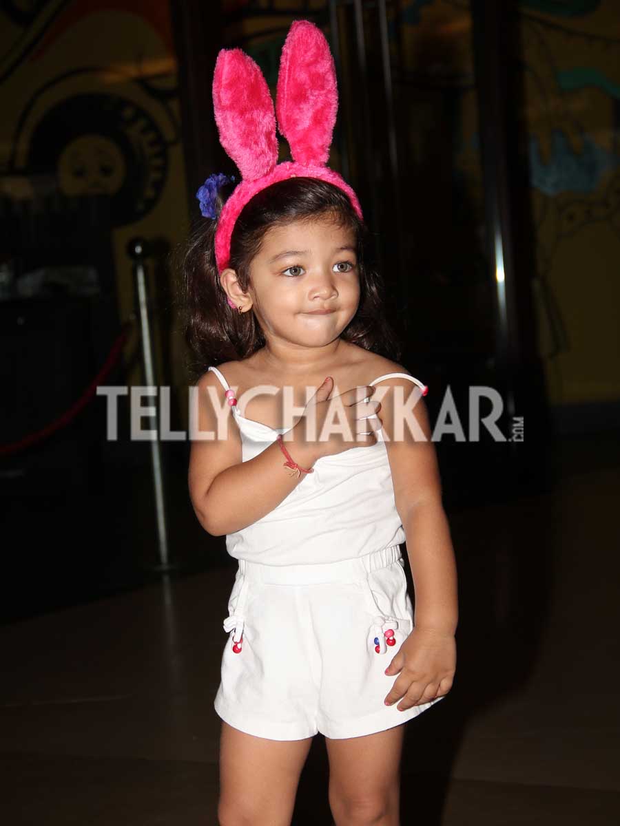 Munisha, Barkha and Mazhar throw pre-Easter party