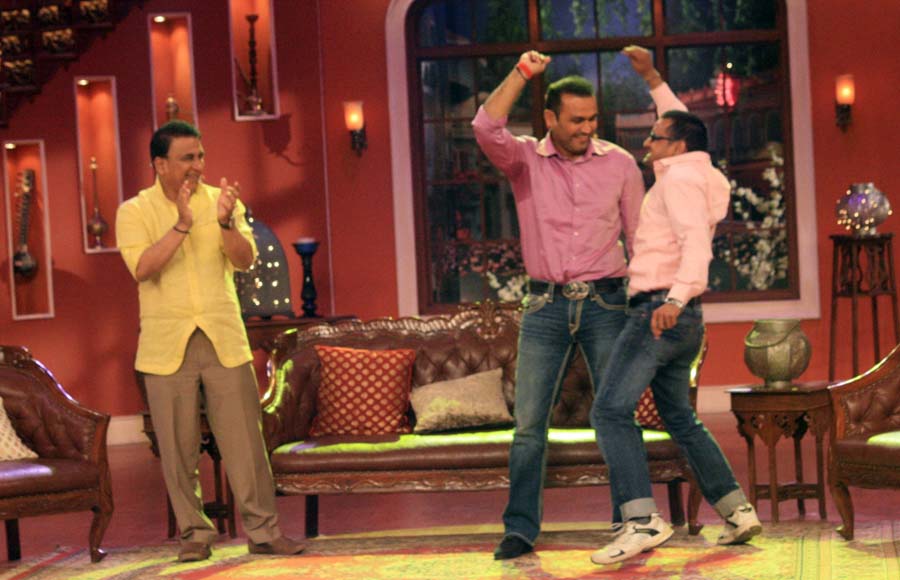 Virender Sehwag and Sunil Gavaskar on the sets of Comedy Nights with Kapil