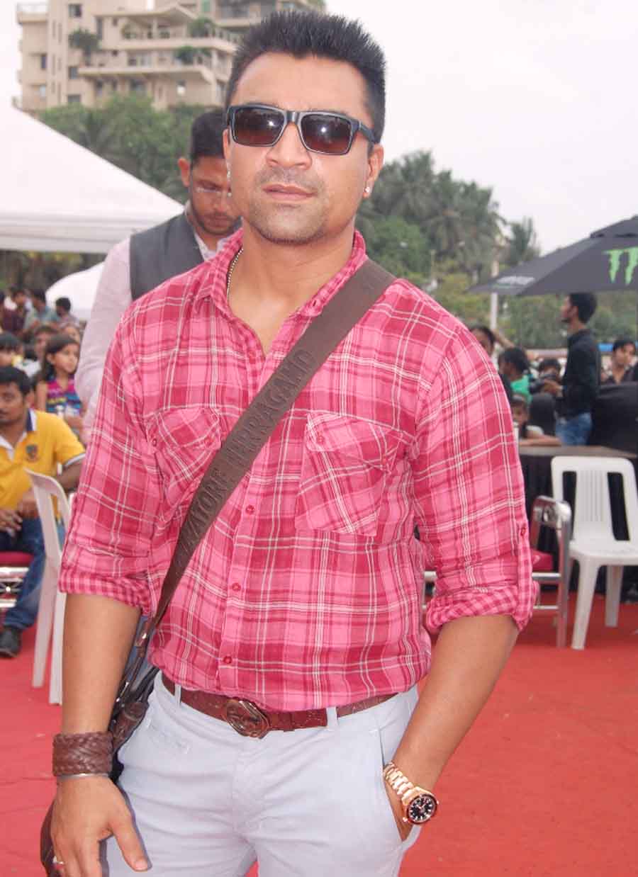  Ejaz Khan