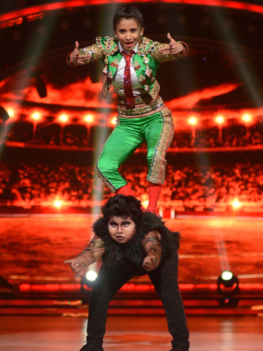  Chota packet Akshat Singh and Vaishnavi during an act on the sets of Jhalak Dhhikla Jaa