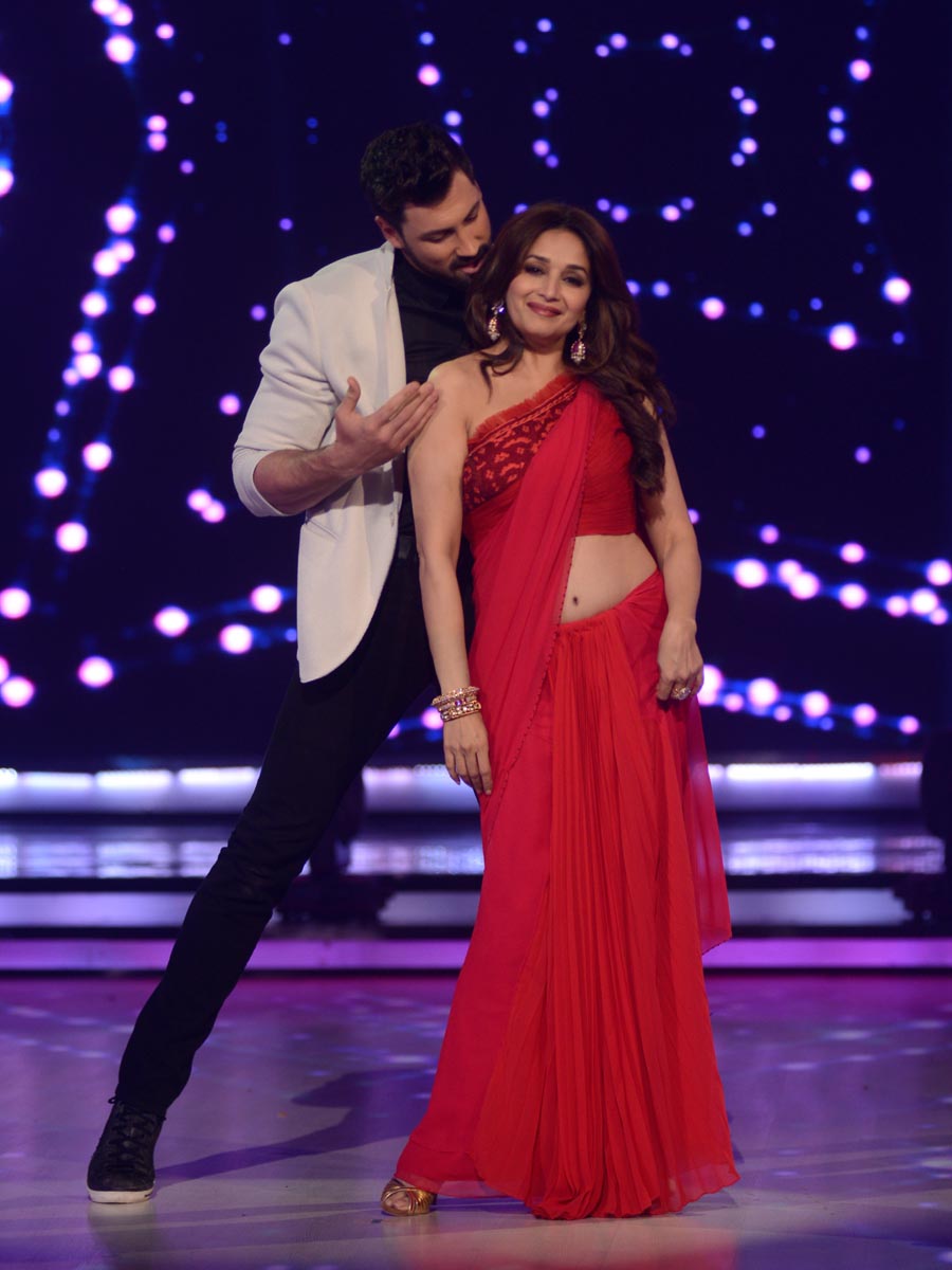  Maksim Chmerkovskiy danced with Madhuri Dixit on Jhalak Dikhhla Jaa 