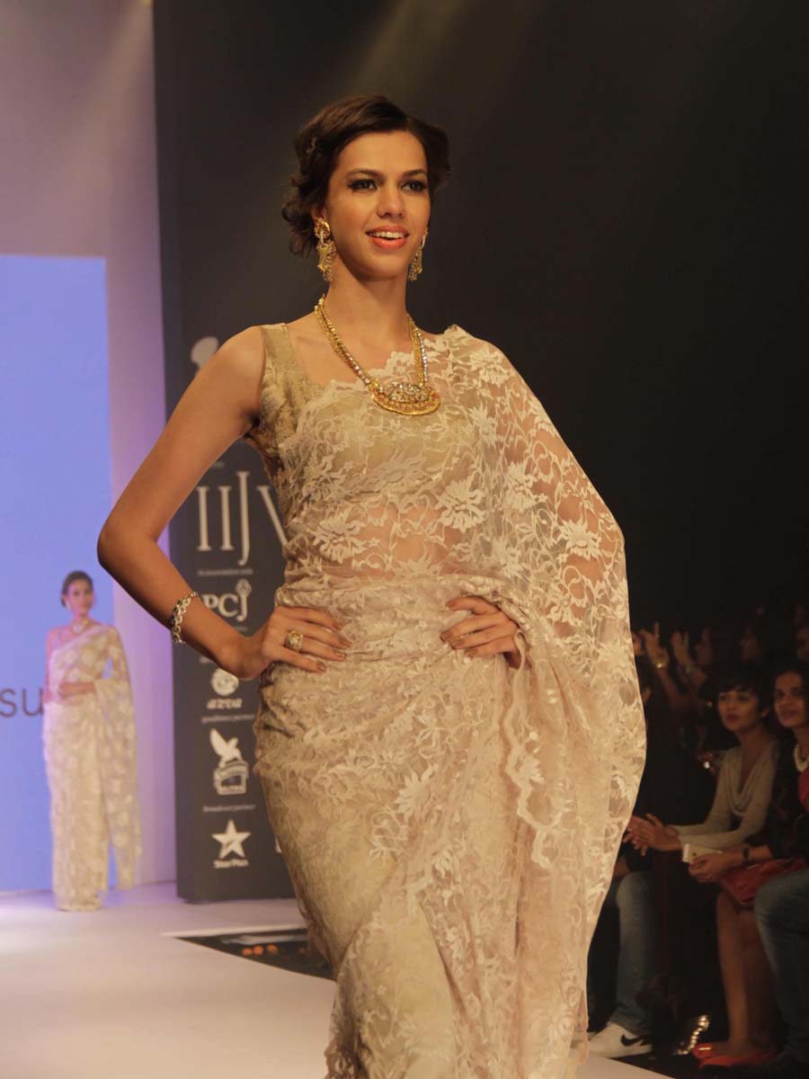 Munisha & Mazher co-host jewellery event at IIJW