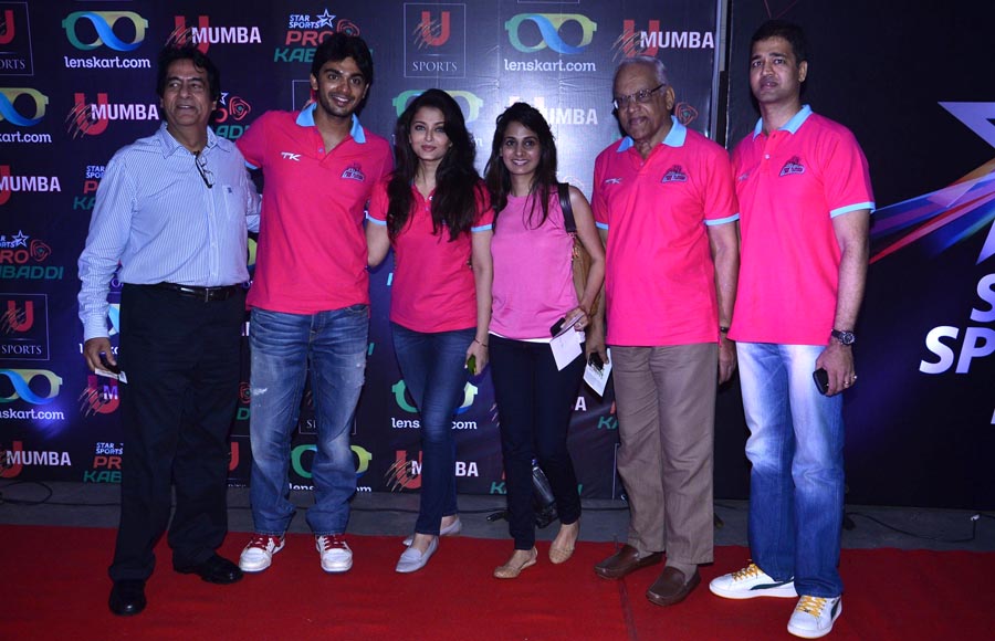  Aishwarya Rai Bachchan with her father and brother