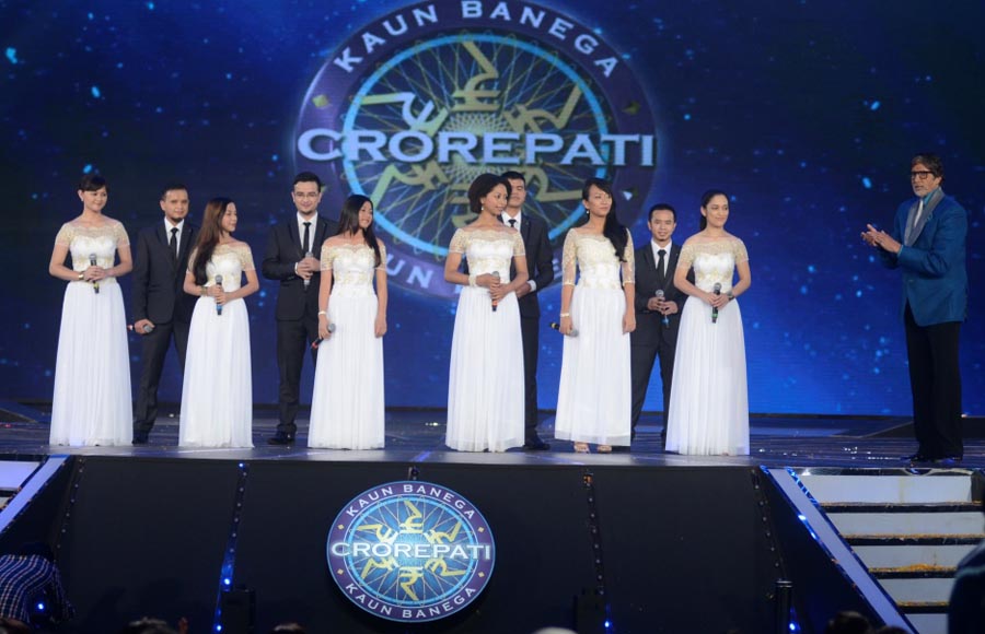  Host Amitabh Bachchan appreciating the talented Shillong Choir Group