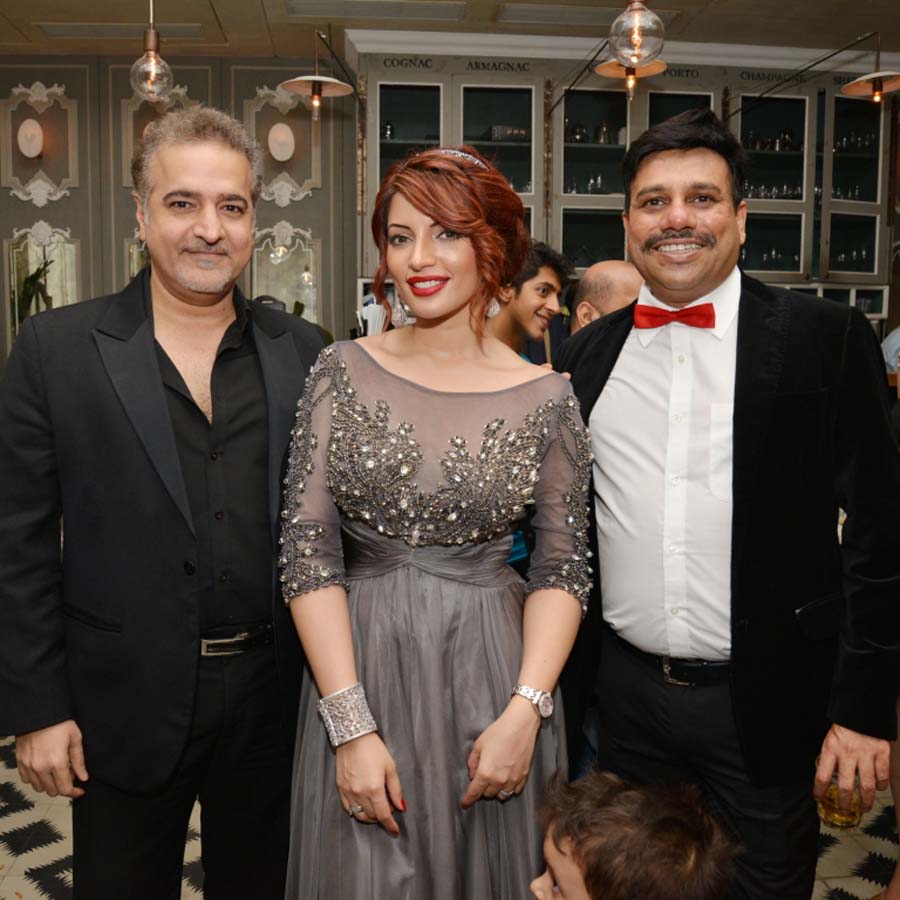  Ravi Bhel, Shama Sikander and Vipul D Shah