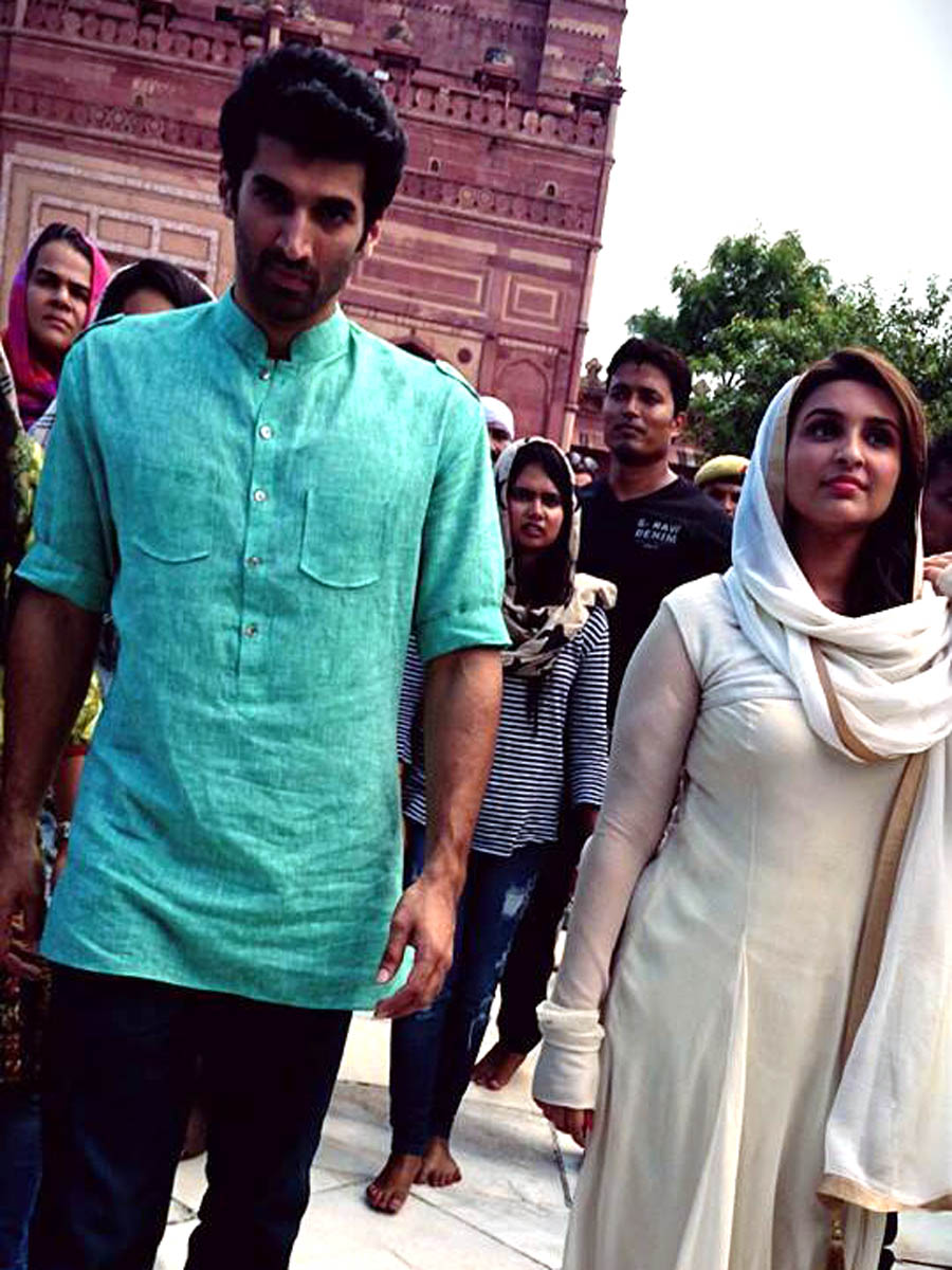 Aditya and Parineeti at Fatehpur Sikri