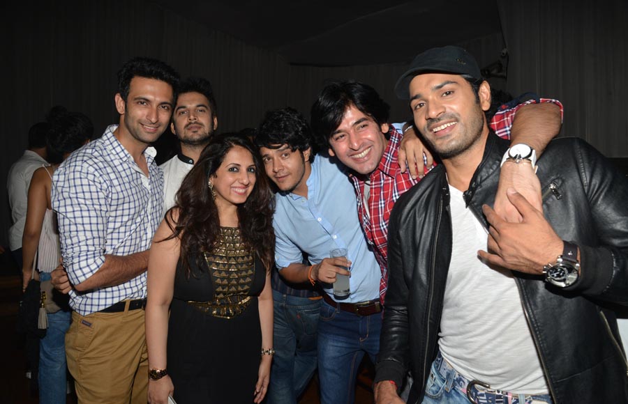 Nandish Sandhu, Munisha Khatwani, Aniruddha Dave, Shashank Vyas and Mrunal Jain