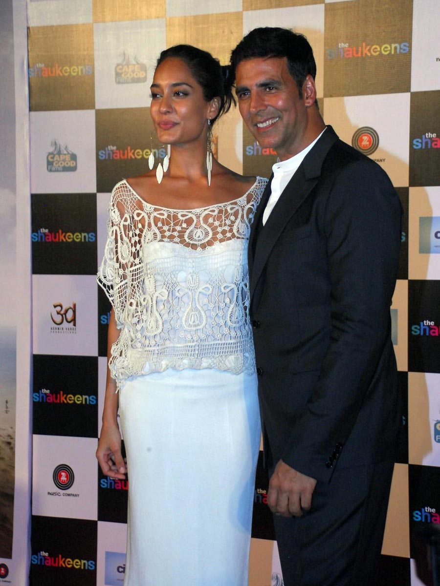 Lisa Haydon and Akshay Kumar