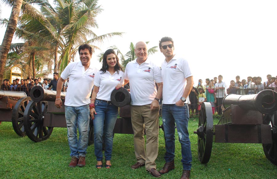 Manu Rishi, Aditi Sharma, Anupam Kher and Divyendu Sharma