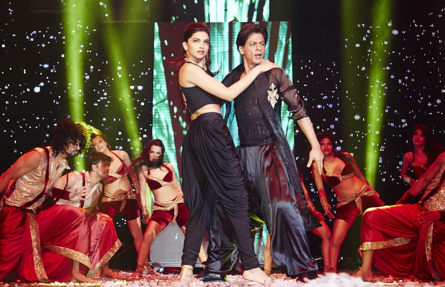 DEEPIKA PADUKONE AND SHAH RUKH KAHN AT SLAM+ THE TOUR IN LONDON