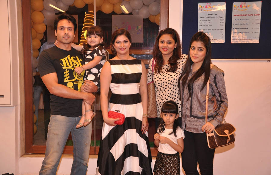 Iqbal Khan with daughter, Sohanna Sinha, Manish Paul