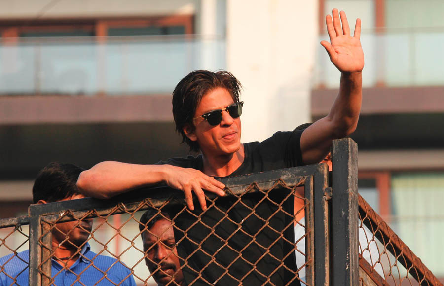 SRK celebrates his 49th birthday