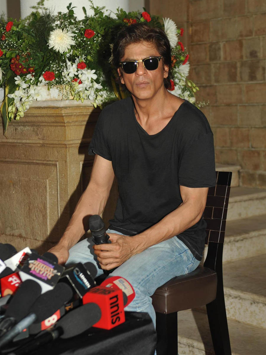 SRK celebrates his 49th birthday