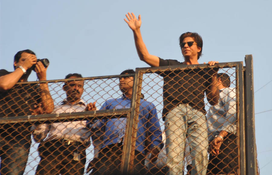 SRK celebrates his 49th birthday