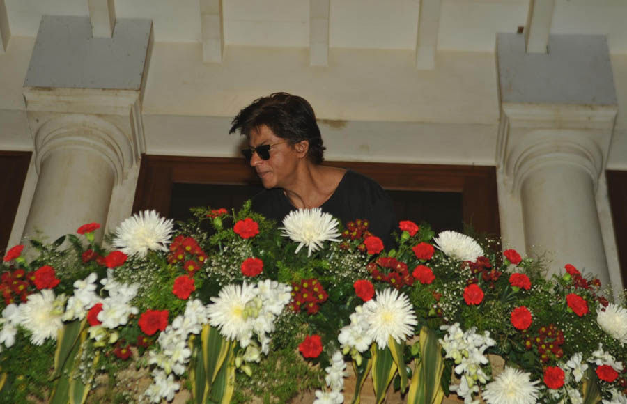 SRK celebrates his 49th birthday