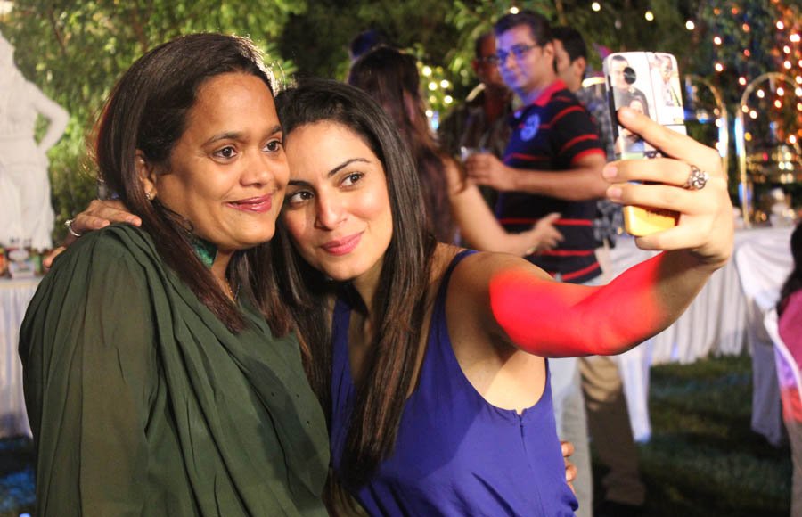 Shraddha Arya takes a selfie with writer- Producer Shashi Mittal at the Tumhari Paakhi success party