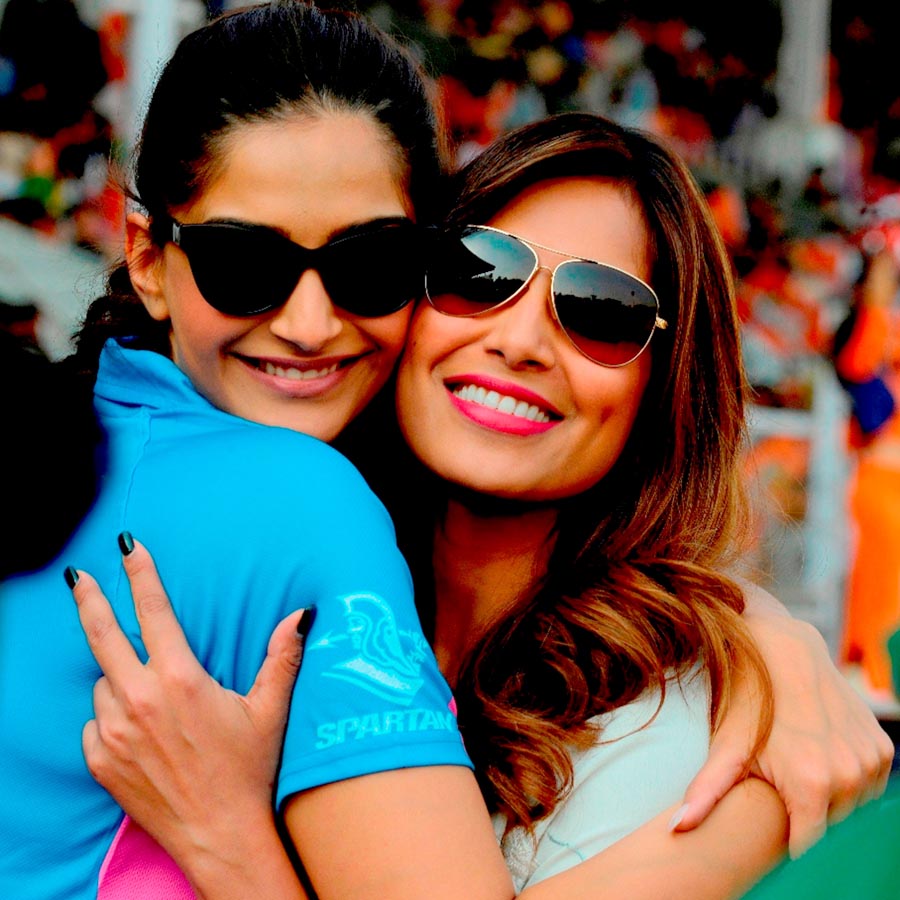 Sonam Kapoor and Bipasha Basu 